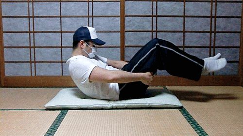 腹筋運動（腕で補助をした状態）